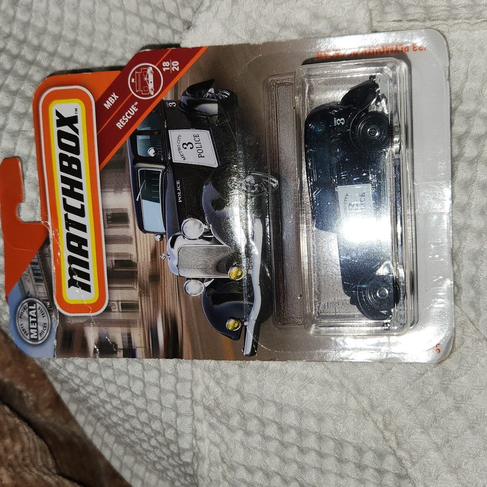 Matchbox  MBX RESCUE 18/20 '33 Plymouth PC SEDAN 45/100 NEW